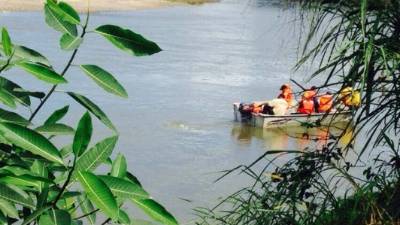 Con esfuerzo los bomberos sacaron el cadáver.