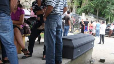 Los familiares de Kevin Arita llegaron ayer a reclamar sus restos a Medicina Forense y no dieron información.