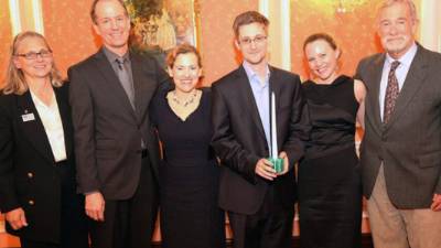 El extécnico de la CIA Edward Snowden se reunió en Moscú con otros compatriotas reveladores de actividades ilegales.