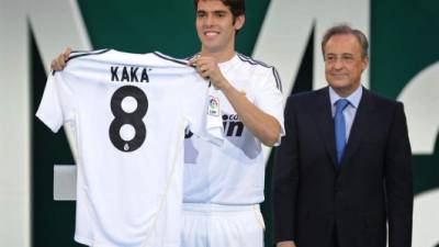 Kaka. Llegó con la vitola de crack mundial. Era el primer año del regreso de Florentino Pérez. Real Madrid se gastó 65 millones por el brasileño. Las lesiones le fueron mermando poco a poco hasta desaparecer por completo del equipo.