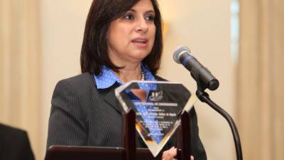 María Antonieta Guillén asegura que contratos mejorarán la administración.