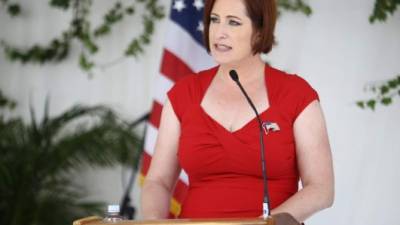 Heide Fulton, representante de la Embajada de Estados Unidos en Honduras, llamó a los hondureños a la paz.