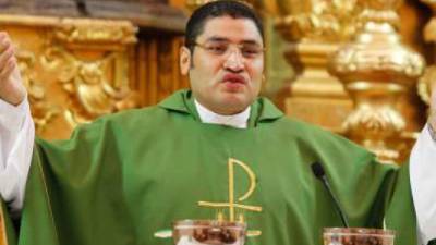 El vicario de la Iglesia Catedral San Miguel Arcángel de Tegucigalpa, padre Carlos Rubio.