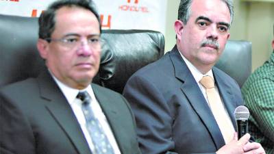 Los exinterventores de Hondutel Víctor Rivera y Jesús Antonio Castellanos.