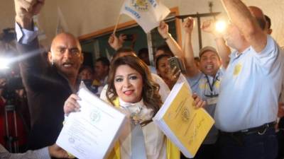 Marlene Alvarenga llegó el jueves pasado a la sede del PAC, pero no fue inscrita.