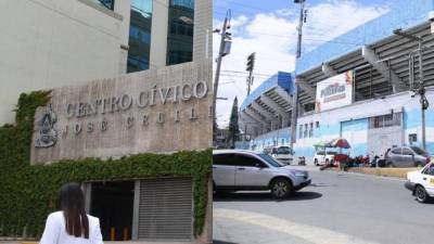 Las autoridades mencionaron que la disposición se tomó con el objetivo de evitar congestionamiento en zonas aledañas al Estadio Nacional Chelato Uclés.