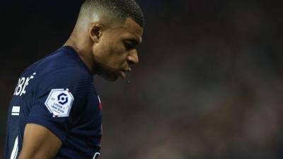 El futuro de Mbappé con el PSG aún es incierto, a pesar de que el francés ha recalcado que continuará en esta temporada, sin embargo el club rechaza esta opción.