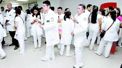 <b>La Unah estaría retirando a sus estudiantes del Hospital Escuela y del Mario Rivas si no tienen respuesta de la Secretaría de Salud.</b>