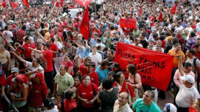 Fotografía de archivo de una marcha del Partido Libre en la plaza Isis Obed Murillo.