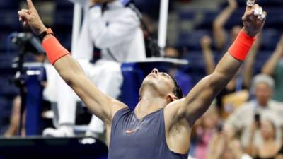 El tenista español Rafa Nadal celebra su victoria ante el austriaco Dominic Thiem en los cuartos de final del Abierto de Estados Unidos. FOTO EFE.