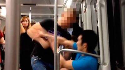 Agresión al joven asiático en el Metro. YOUTUBE