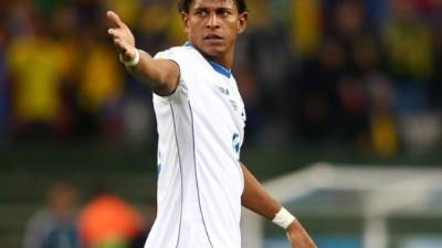 El delantero Carlo Costly también reaccionó ante la polémica.