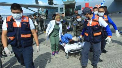 Los quemados fueron trasladados en aviones la Fuerza Aérea desde Roatán hasta Tegucigalpa.