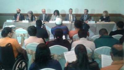 El informe de la comisión se basa en visitas a las principales ciudades y comunidades y campesinas de Honduras.
