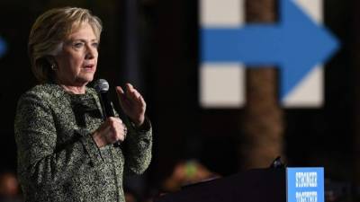 Clinton cuenta con el apoyo de los medios de comunicación más prestigiosos de EUA, mismos que han destapado los escándalos de su rival republicano.