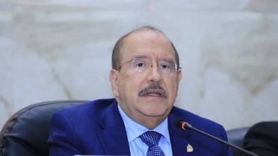 Hugo Noé Pino durante una asamblea legislativa.