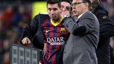 Tata Martino da instrucciones a Messi antes de entrar a la cancha ante Getafe.