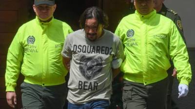 El narco colombiano Juan Carlos Mesa, Tom, conducido por las autoridades. AFP.