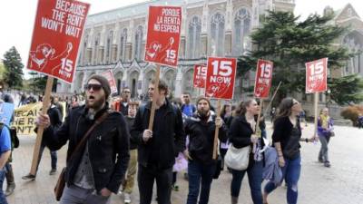Estudiantes de la Universidad de Washington en 2015 exigen el incremento del salario mínimo por hora.