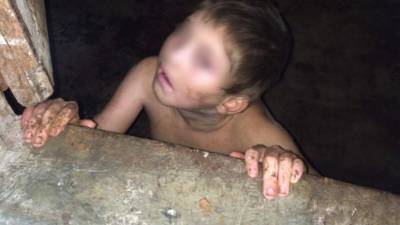 El menor tienen unos dos meses de estar abandonado en la casa, según vecinos.