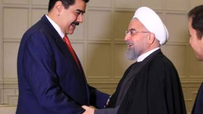 Caracas mantiene buenas relaciones con Teherán. En la foto (archivo), el presidente de Venezuela, Nicolás Maduro, coincidió con el presidente iraní Hasán Rohani durante una reunión en la ciudad de Bakú, Azerbaiyán.