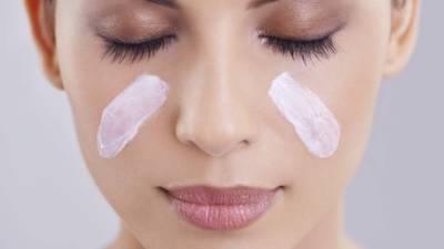 Las cremas antiarrugas combaten distintos problemas de la piel según para la edad para las que están indicadas.