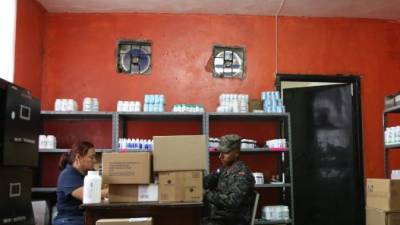 La farmacia del centro Miguel Paz Barahona también es vigilada. La cámara está en el costado superior derecho.