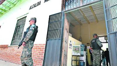 La alcaldía de Tatumbla fue intervenida ayer por la Fiscalía y la Policía Militar.