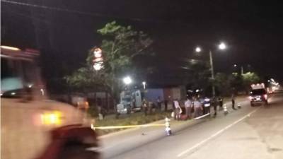 El accidente se produjo en el bulevar del este, a la altura de la colonia Independencia frente a una gasolinera del sector Planeta en La Lima, Cortés.
