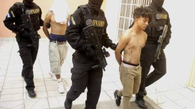 Los dos sospechosos detenidos por autoridades hondureñas.