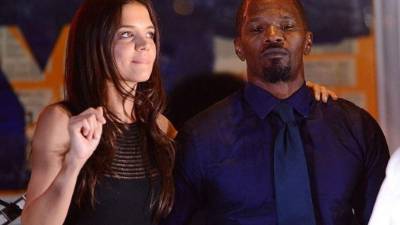 Katie y Jamie durante un evento público.