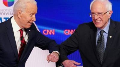 Los aspirantes presidenciales demócratas al ex vicepresidente de EEUU Joe Biden y el senador Bernie Sanders. Foto: AFP