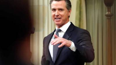 El gobernador de California, Gavin Newsom, participa en una sesión conjunta de la Legislatura de California, en la Cámara de la Asamblea en el Capitolio del estado en Sacramento, California (EE.UU.). EFE/JOHN G. MABANGLO/Archivo