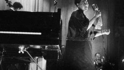 La cantante estadounidense de jazz, Ella Fitzgerald, durante una actuación. EFE/Archivo