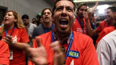 Partidarios de Piñera celebran el virtual triunfo de su candidato.