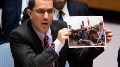 El canciller venezolano, Jorge Arreaza, denunció que EEUU planea una intervención militar disfrazada de ayuda humanitaria en su país./AFP