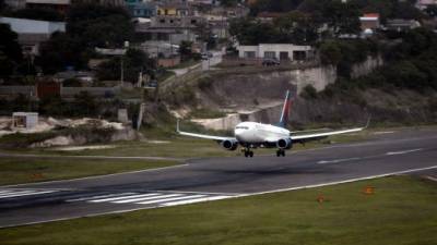 El aeropuerto capitalino tiene problemas para incrementar el número de aerolíneas internacionales que aterrizan en él.