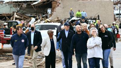 Biden recorrió Mayfield, una ciudad arrasada casi por completo por el potente tornado.