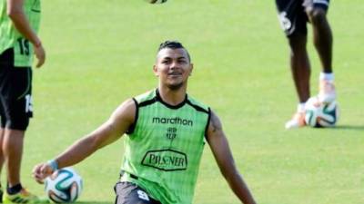 El volante catracho Mario Martínez se está adaptando muy bien al fútbol de Ecuador.