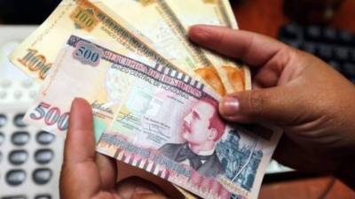 Billetes de 100 y 500 lempiras. El Banco Central de Honduras anunció las medidas.