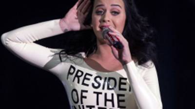 Singer Katy Perry performs for a crowd before the arrival of President Barack Obama at a campaign rally, Wednesday, Oct. 24, 2012, in Las Vegas. (AP Photo/Julie Jacobson)