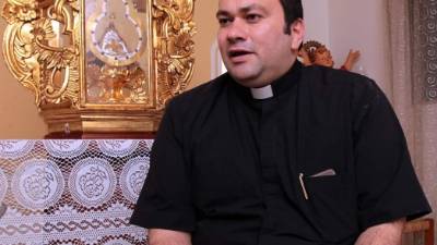 El padre Carlos Magno de la Arquidiócesis de Tegucigalpa.