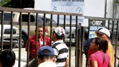 Familiares de Carlos Jesús Alberto Cárcamo reclamaron su cuerpo en Medicina Forense.