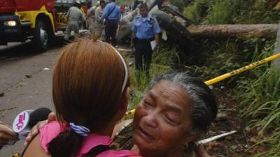 Los bomberos rescataron el cadáver.