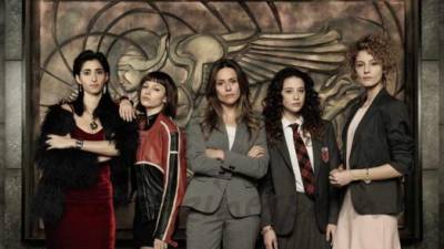 Itziar Ituño (centro) es una de las protagonistas de 'La casa de papel'.