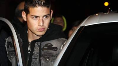 James aprovecha que su esposa Daniela Ospina se encuentra en Colombia.