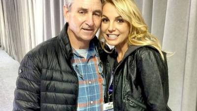 Jamie Spears presuntamente creó un ambiente agresivo para su hija, la cantante Britney Spears, al momento en que se convirtió en su tutor legal, en 2008, ya que según fuentes la insultaba de manera muy despectiva, de acuerdo con un reporte de The New Yorker.