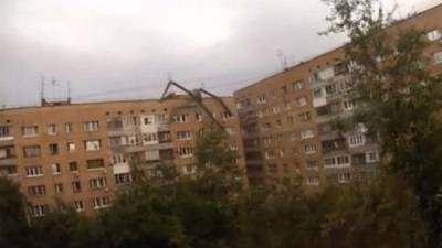 Se trata de una animación de un gigantesco monstruo arácnido caminando por las casas de la ciudad de Samara.