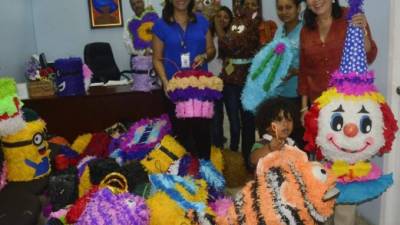 Las piñatas que reventarán en la montaña están listas. El primer lote ya fue entregado a las autoridades.