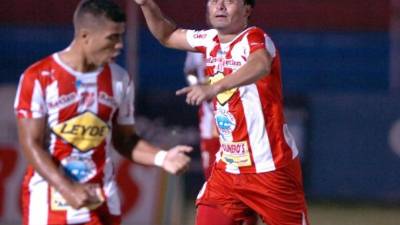Reynaldo Tilguath celebrando su primer gol contra el Honduras Progreso.